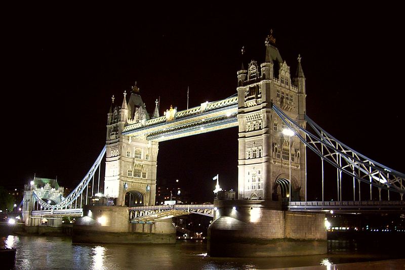 Tower Bridge bei Nacht