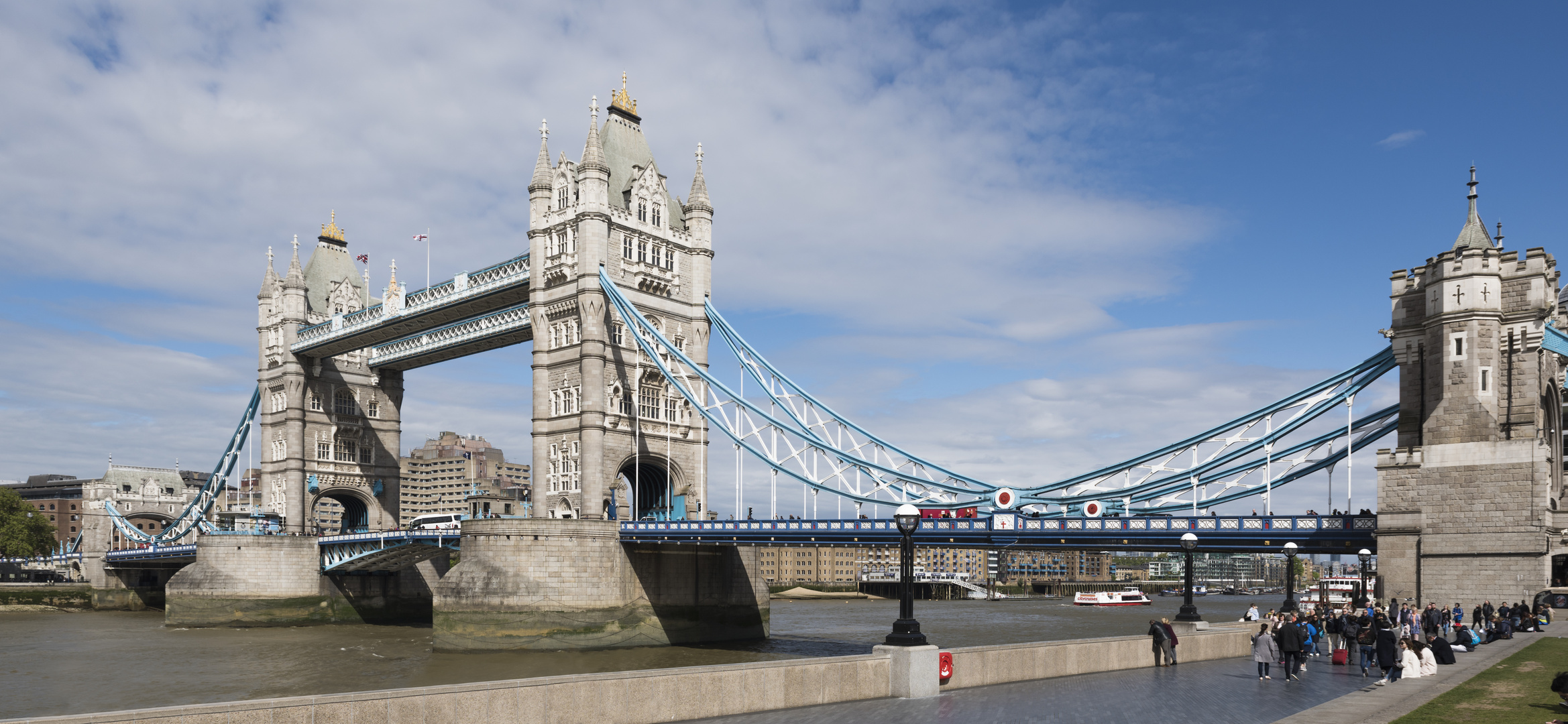 Tower Bridge bei Sonntagswetter 2