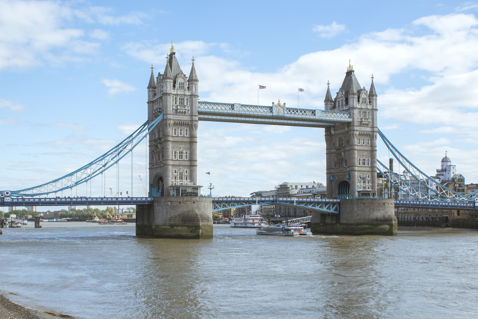 Tower Bridge bei Sonntagswetter