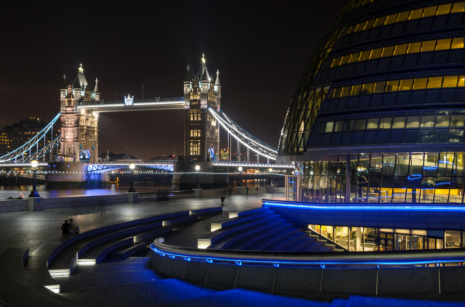 Tower Bridge + City Hall - artificial lighting