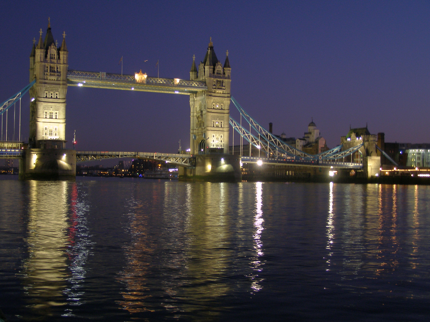 Tower Bridge de noche