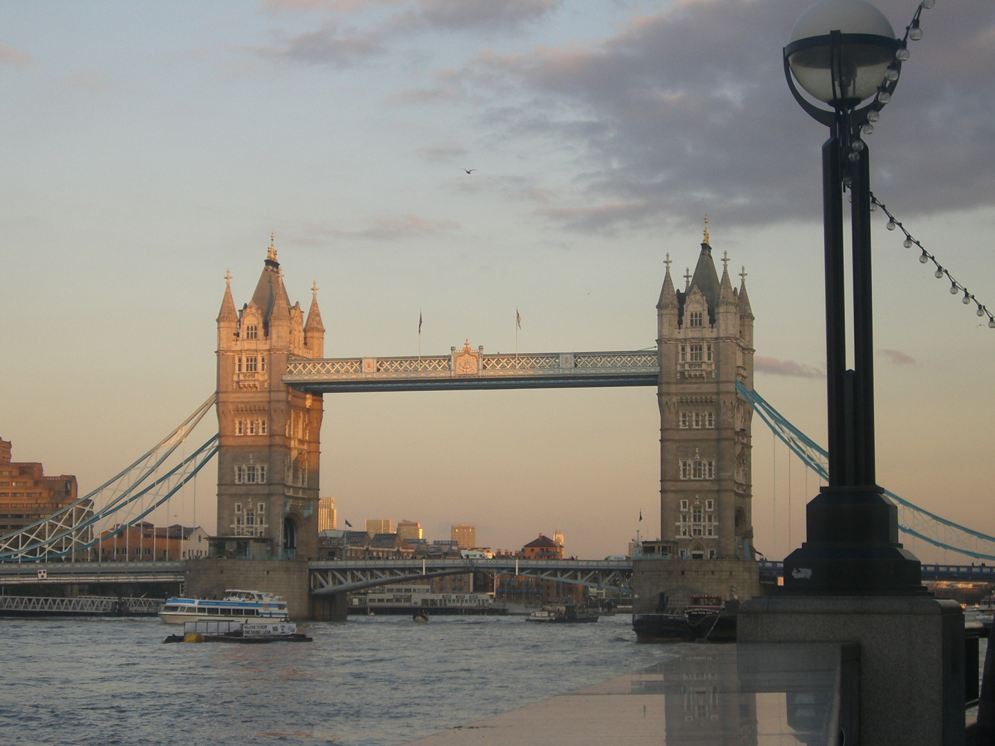 Tower Bridge gegen Abend....