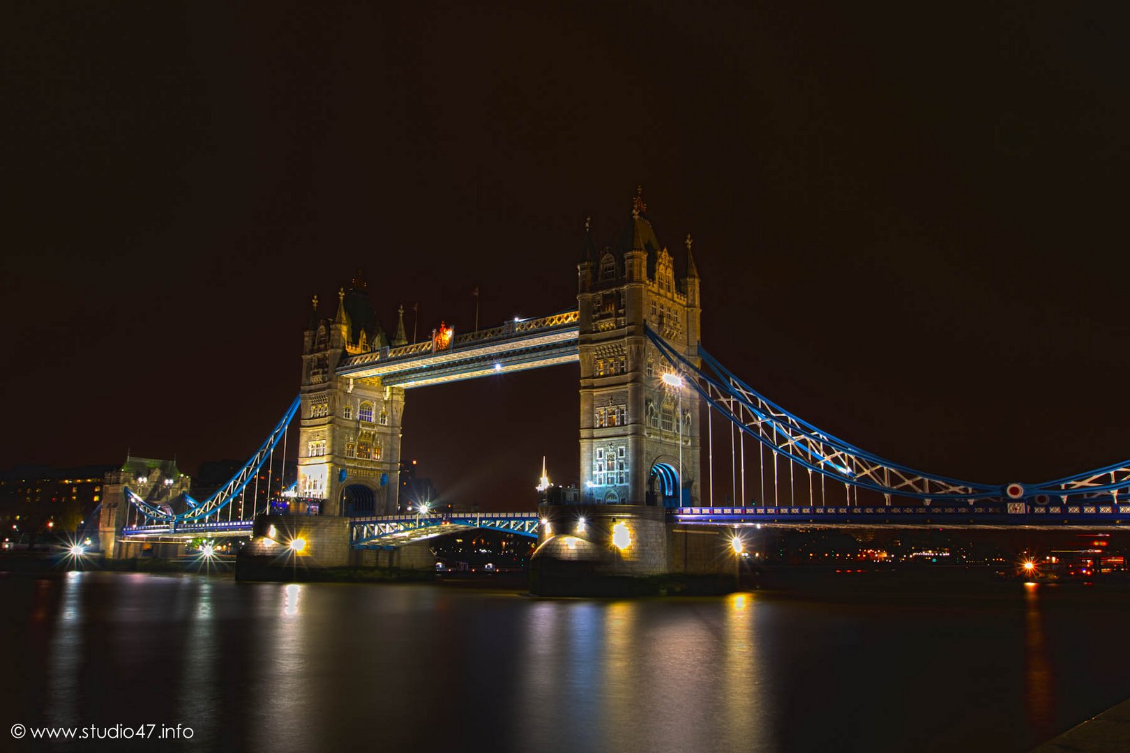 TOWER BRIDGE (HDR)