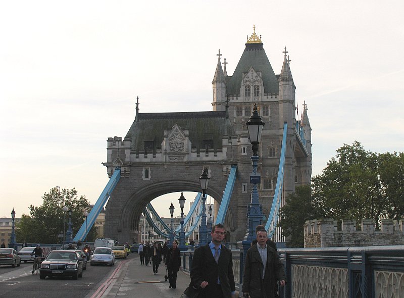 Tower Bridge im Morgengrauen