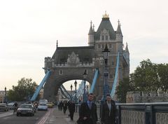 Tower Bridge im Morgengrauen