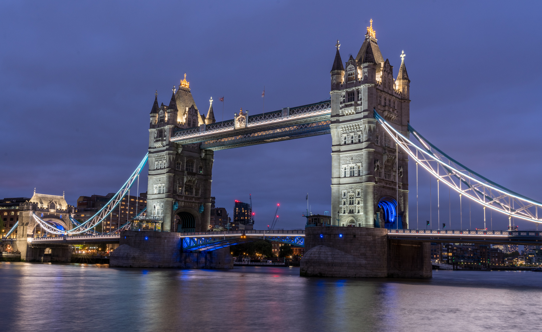 Tower Bridge in der Dämmerung