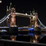 Tower Bridge in London bei Mondschein