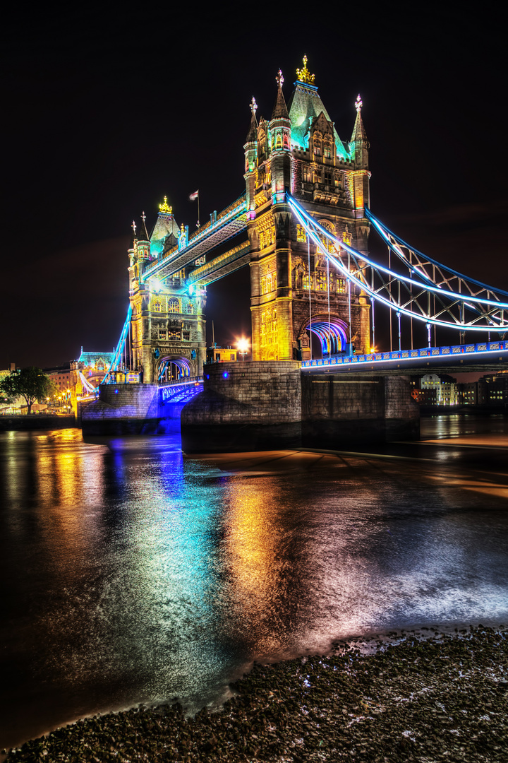 Tower Bridge in London bei Nacht Foto & Bild | architektur, architektur ...