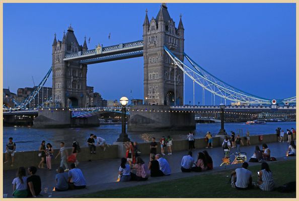Tower Bridge Bilder & Fotos