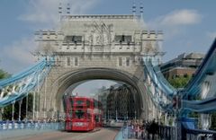 _ TOWER BRIDGE / LONDON _