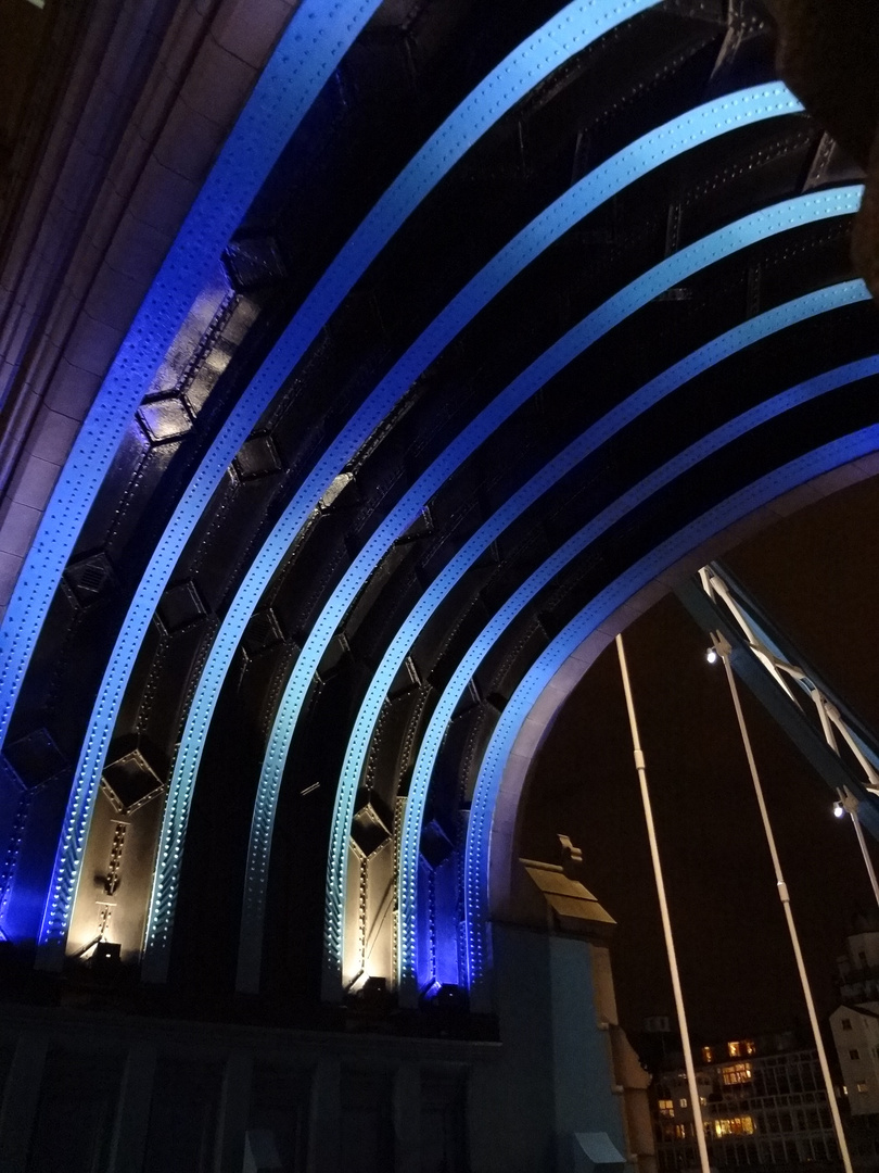 Tower Bridge London bei Nacht