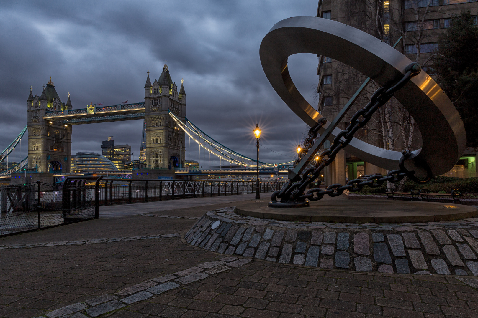 Tower Bridge mal ...