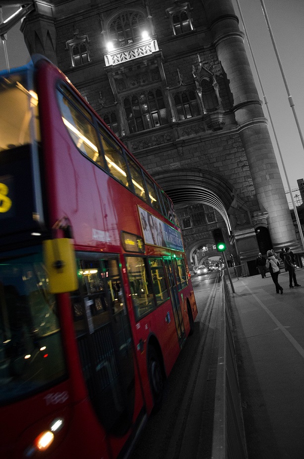 Tower Bridge mit dem typischen Doppeldecker