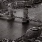 Tower Bridge mit etwas Drumrum