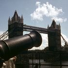 Tower Bridge mit Kanone 1971