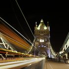 Tower Bridge mit Lichtspur II