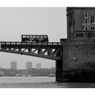 Tower Bridge mit London Bus