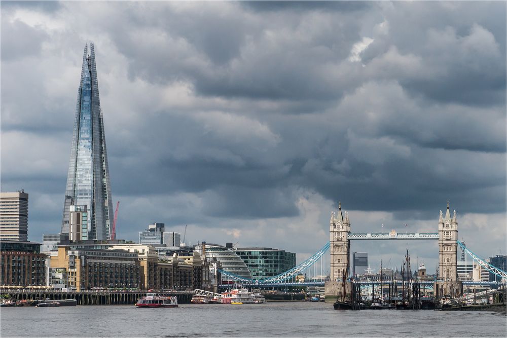 Tower Bridge mit Shard