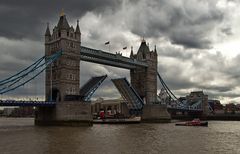 Tower Bridge offen