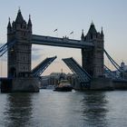 Tower Bridge offen