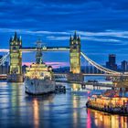 Tower Bridge und HMS Belfast in London