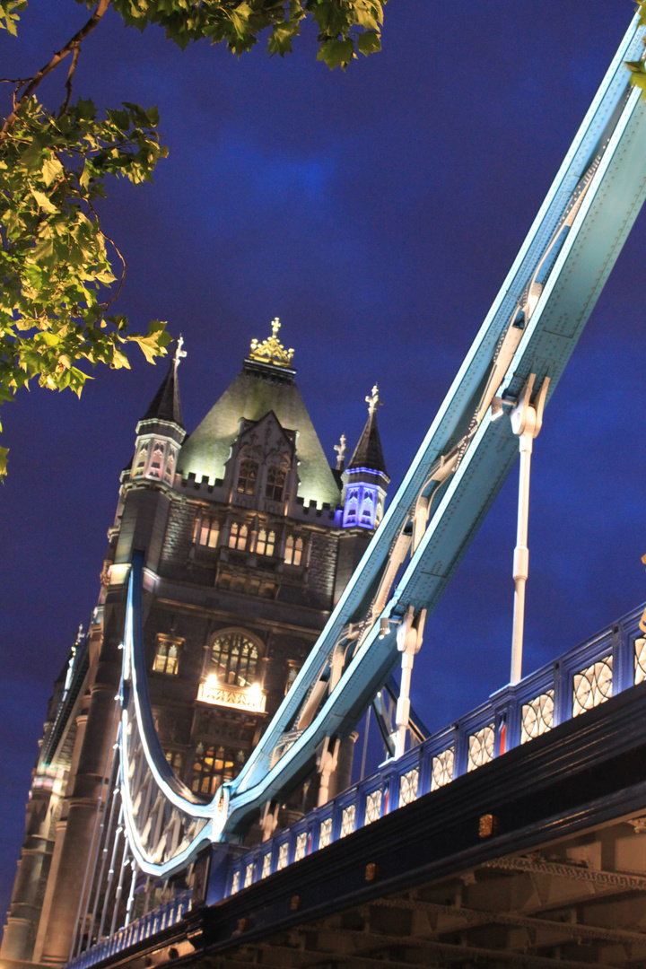 tower bridge von der seite