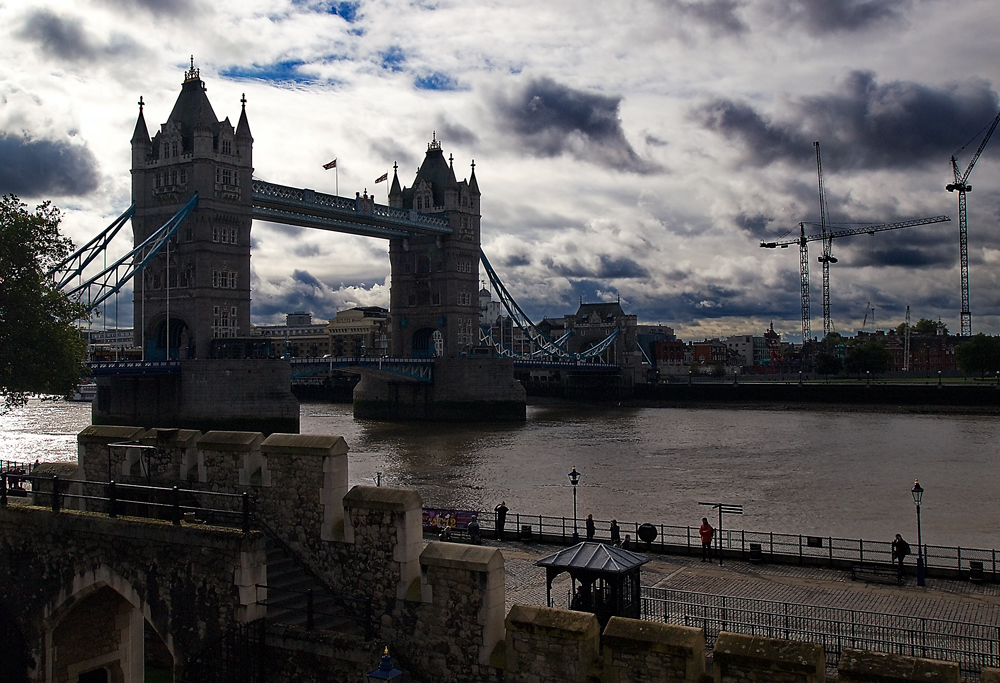 Tower Bridge zu