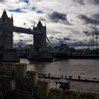 Tower Bridge zu