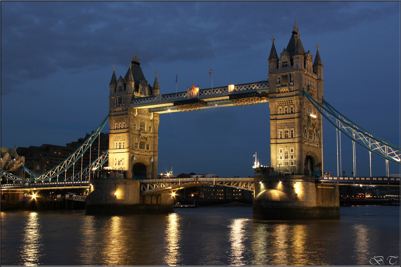 Tower Bridge zur blauen Stunde