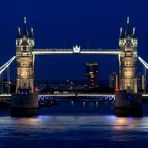 Tower Bridge zur blauen Stunde