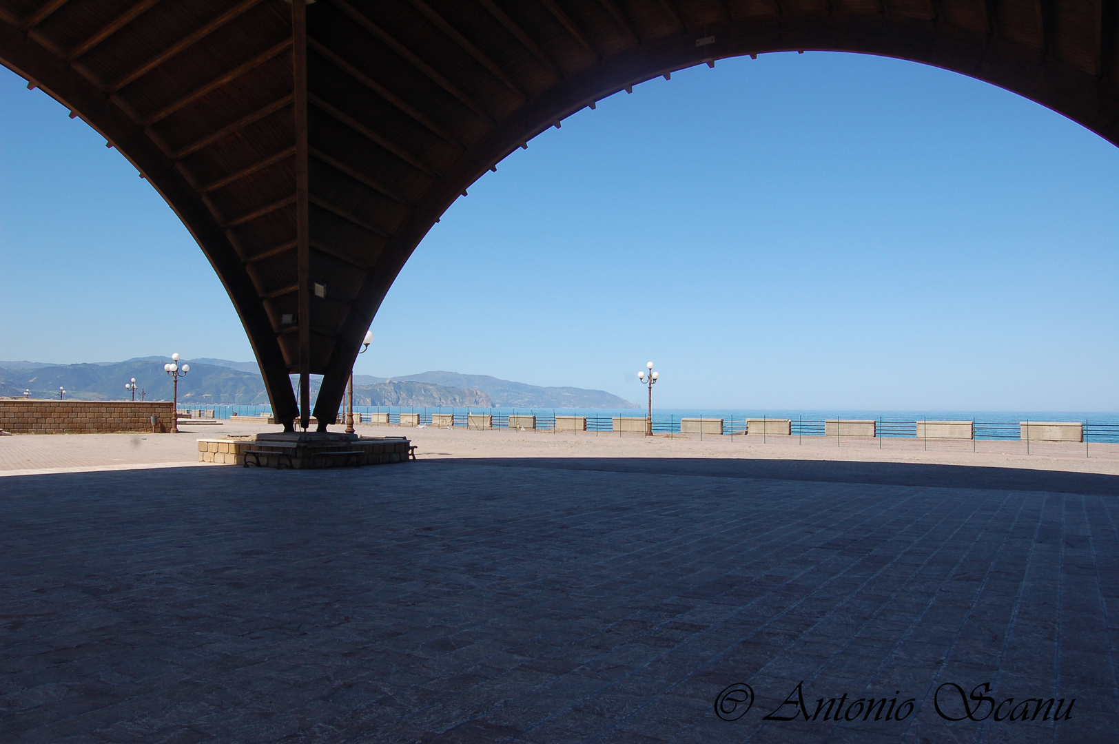 Tra cielo, mare e terra . . . . al riparo dal sole ...... l'amata Sicilia