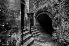 Tra i vicoli di un borgo: Capalbio