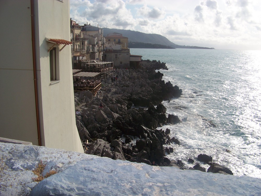 tra le onde di cefalù