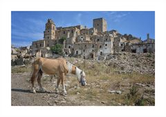Tra le rovine