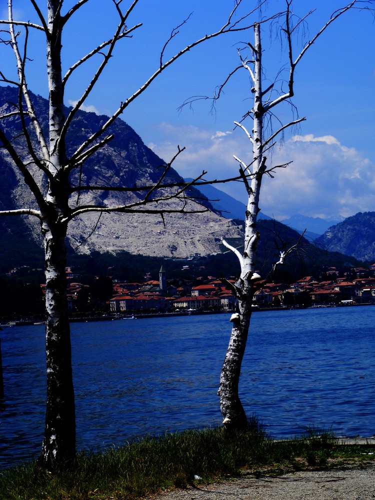 Tra monte, cielo e lago.