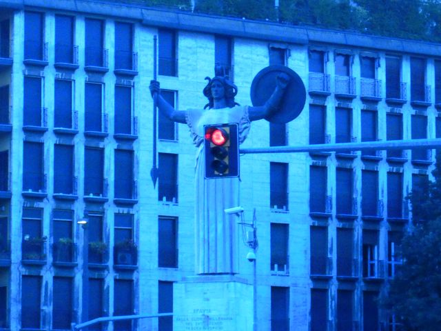 Tra un rosso e un verde, vedo l'azzurro