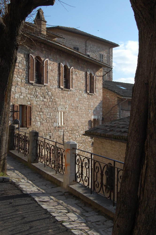 tra una passeggiata e l'altra.................scorcio di Assisi........ ore 14.30 circa.... manuale