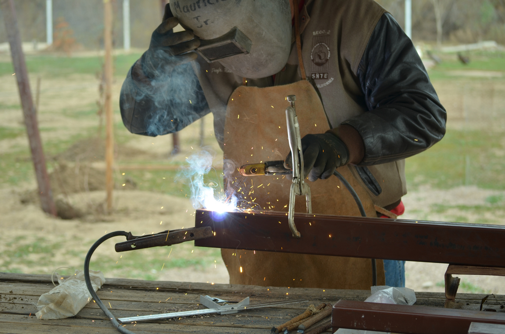 TRABAJANDO EN LA SOLDADURA