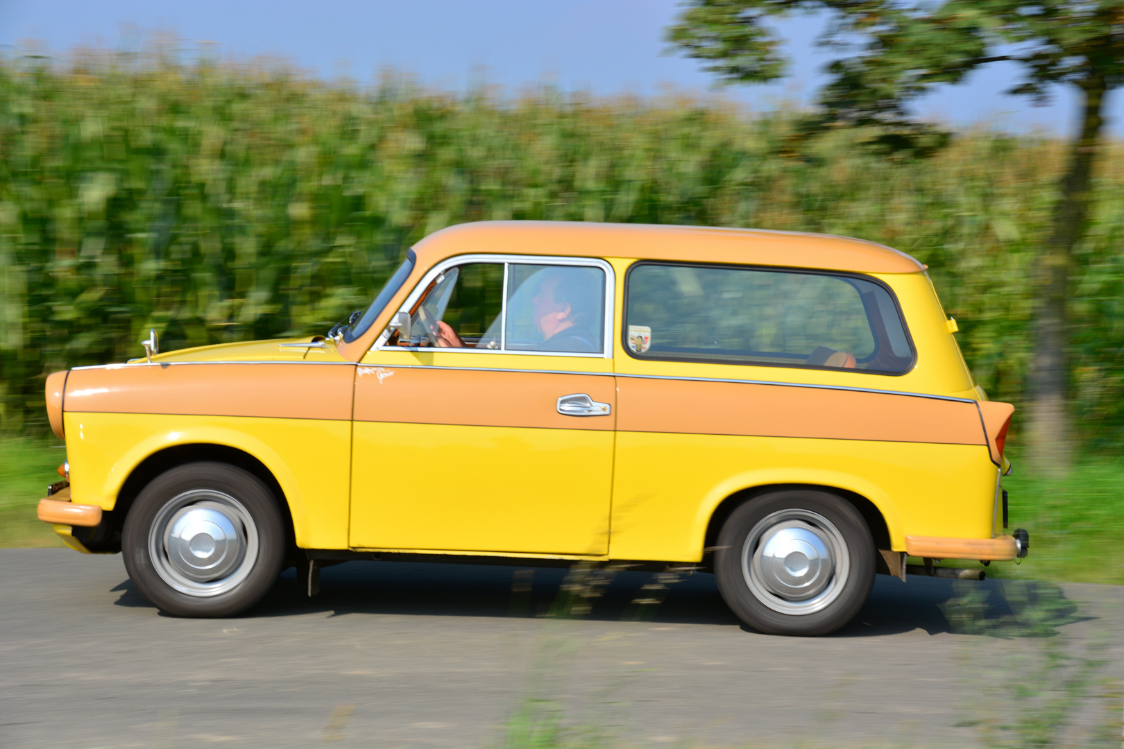 Trabant 600 Kombi gelb