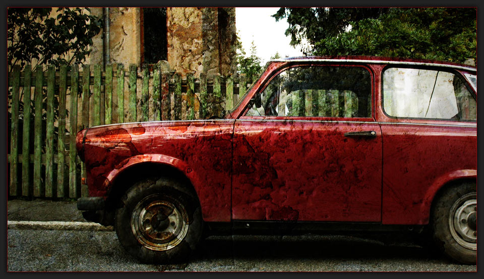 trabant in rot.