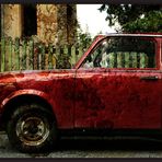 trabant in rot.