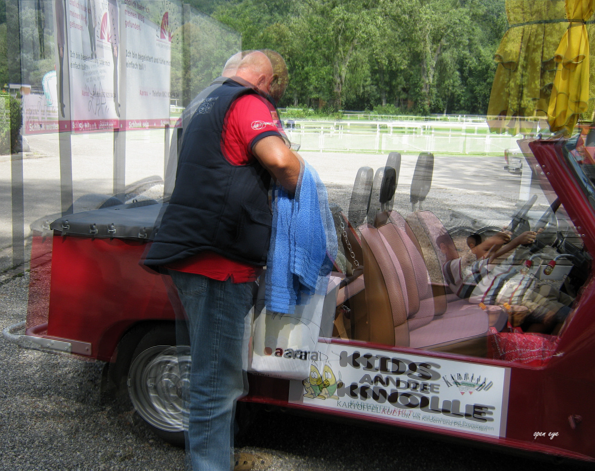 Trabant Treffen in Aarau 2012 - 3D Intertlaced Bild an einem Polfilter Monitor oder 3D TV anschauen.