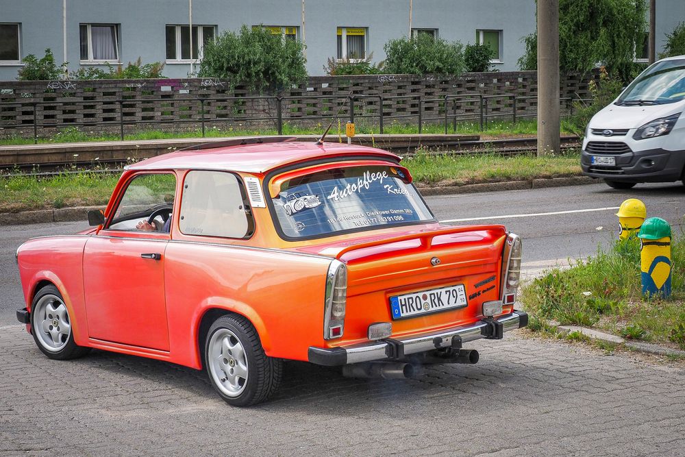 Trabi mit Flip-Flop-Lackierung