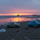 Trabis am Strand beim Sonnenaufgang