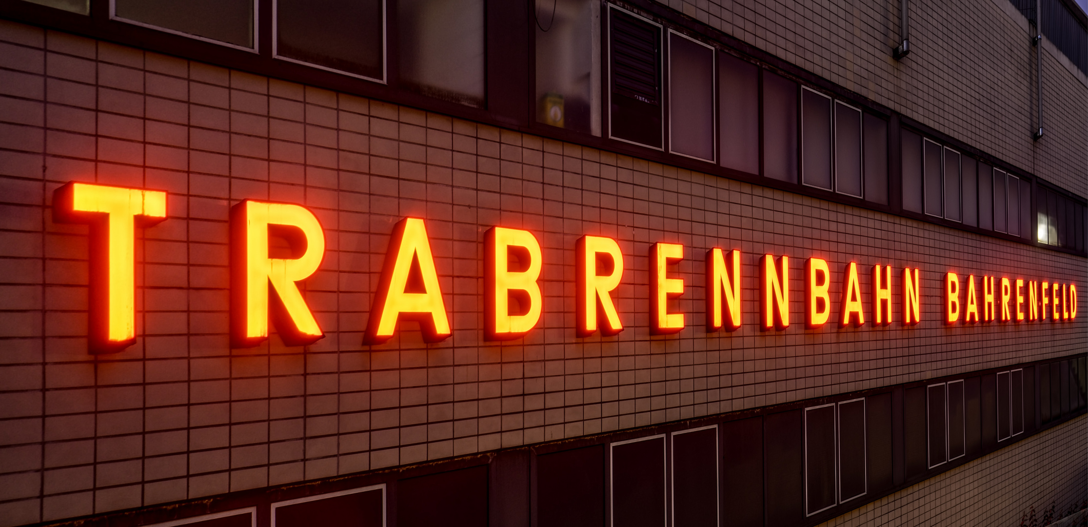 trabrennbahn Bahrenfeld Neon