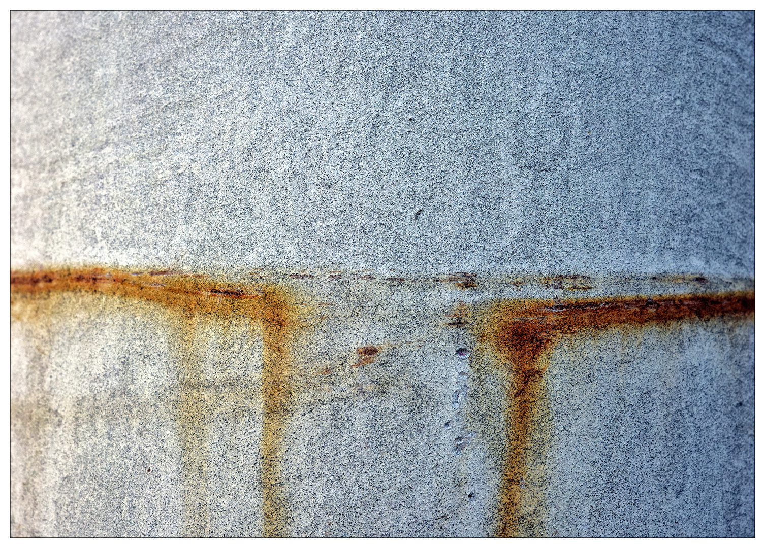 Traces of rust