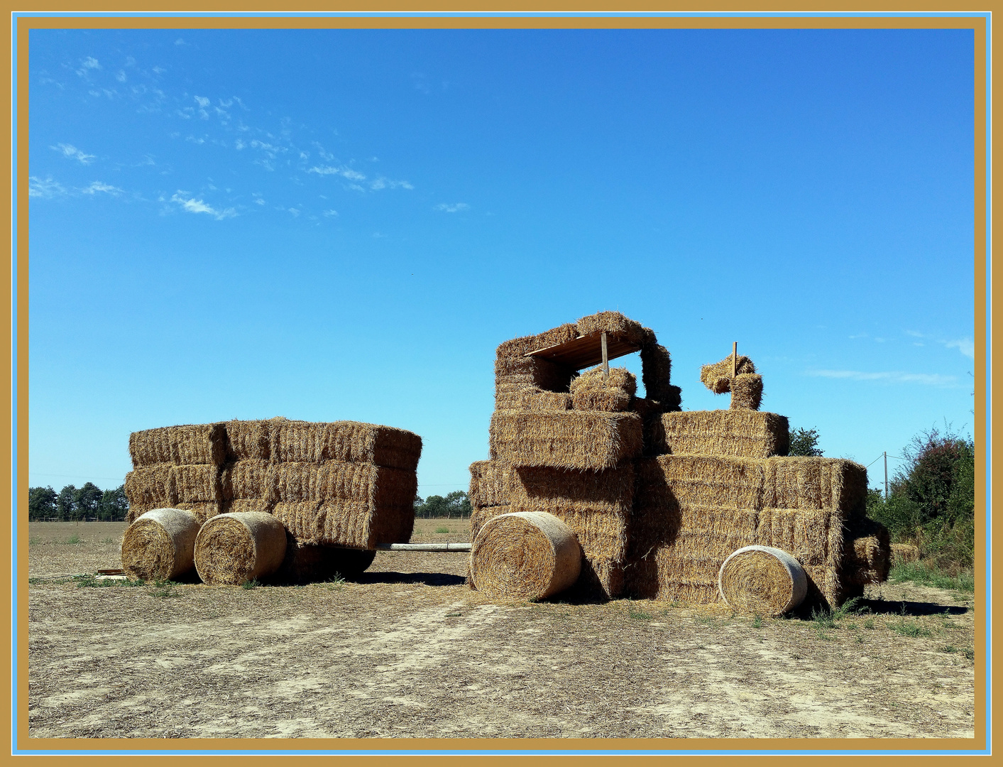 Tracteur en paille en Vendée......