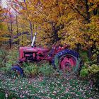 tracteur rouillant en automne