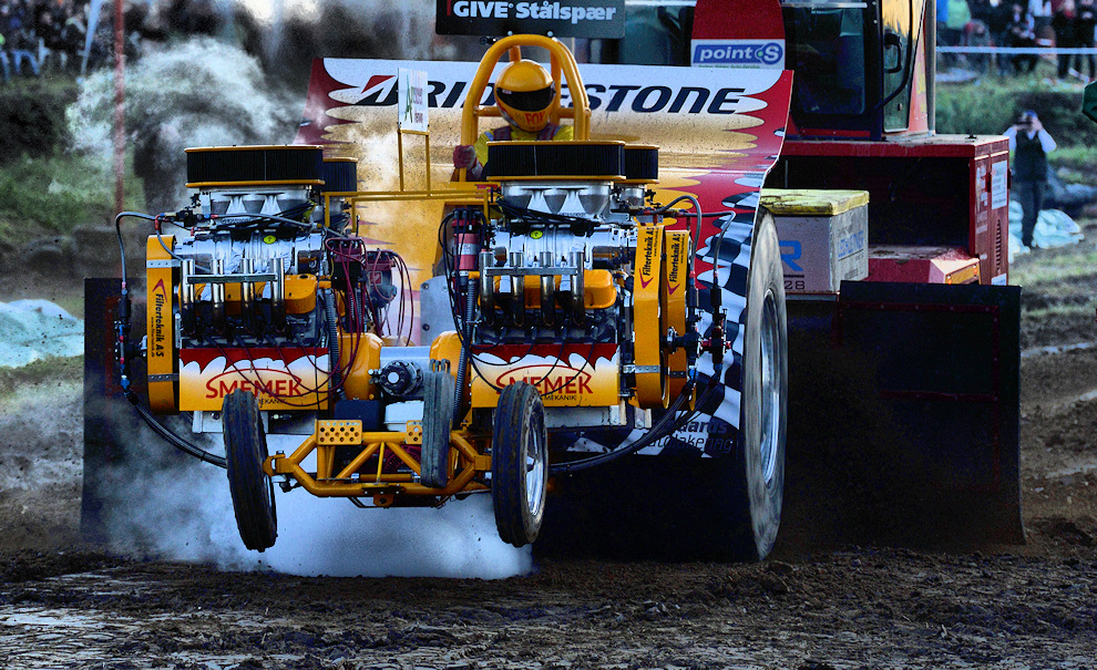 Tractor Pulling