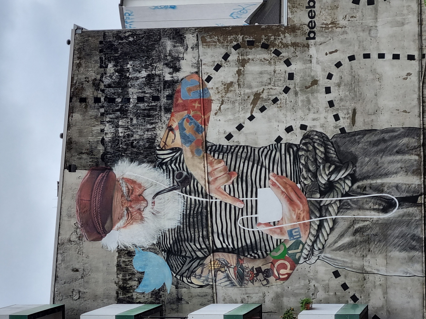 Tradition und Moderne Foto & Bild | streetart, graffiti & tags ...